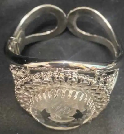 Vtg Whiting & Davis Intaglio Carved Glass Cameo Goldtone Filigree Bracelet - Image 3