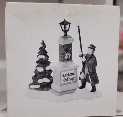 Dept 56 Ye Olde Lamplighter Dickens' Village Sign Dickens Village 58393