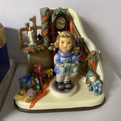 Goebel Hummel Musikfest Christmas Time Music Box 1003-D W/ Girl Figurine #2094 - Image 2