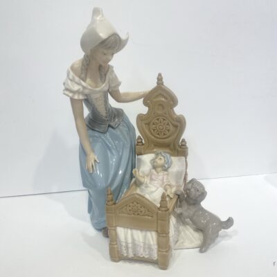 LLADRO Dutch Mother Lullaby & Goodnight Porcelain Figurine 5083