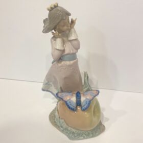 LLADRO Land of the Giants Girl with Apple & Butterfly Porcelain Figurine 5176 MIB