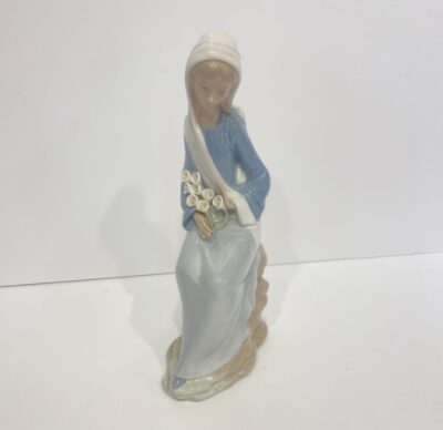 LLADRO Girl With Calla Lillies Porcelain Figurine 4650